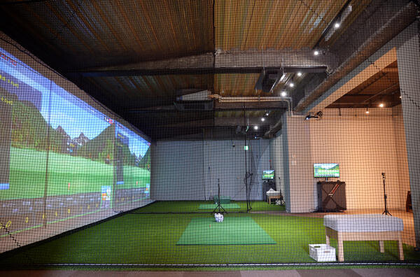 兵庫県伊丹市/ゴルフ練習場の内装・施工実績